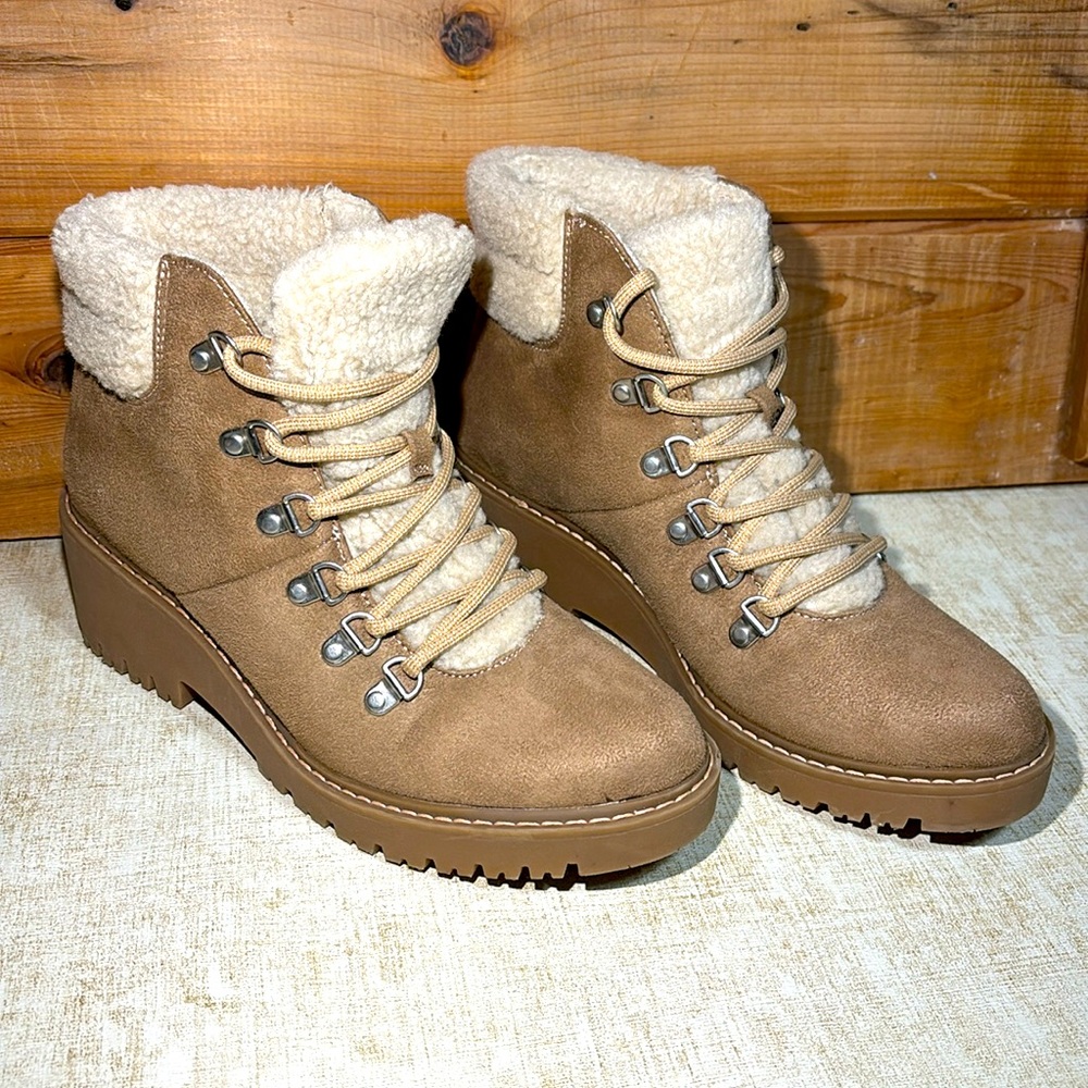 White Mountain Womens "Dynamite" Hiking Boot - Size 8 (Tan)